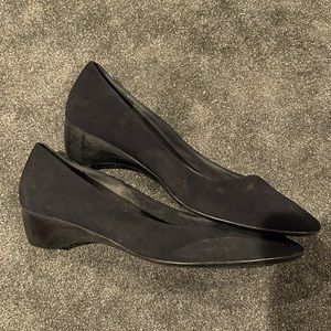 Ferragamo suede vintage kitten heel shoes